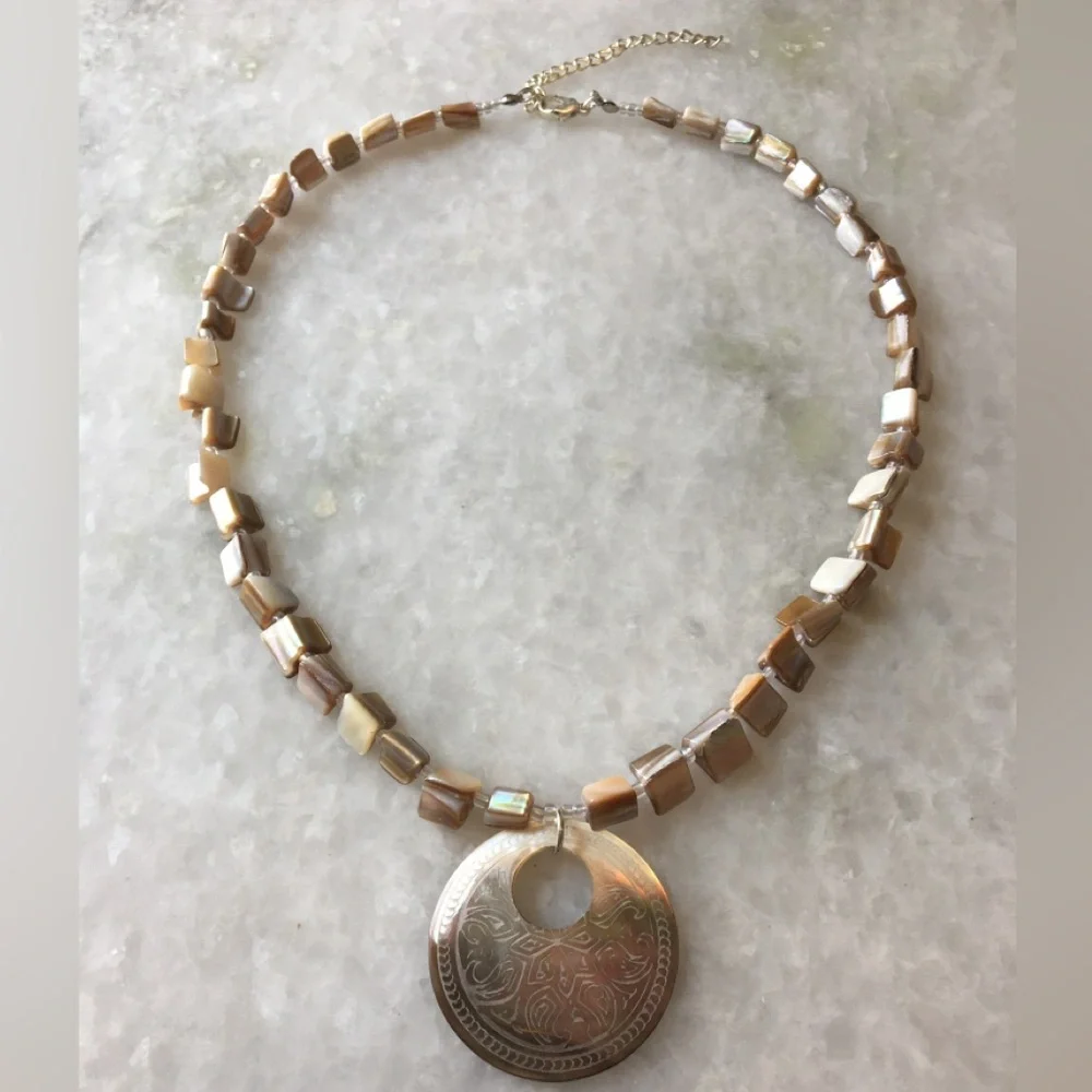 Elegant Beige Etched shell and beaded necklace and Shell anklet/bracelet 🐚🪸🌞🌼 - Picture 4 of 15